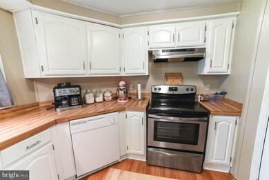 22482 Cornwall Dr, California, MD 20619 - photo 4