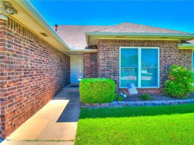 2440 E Hills Dr, Moore, OK 73160 - photo 3
