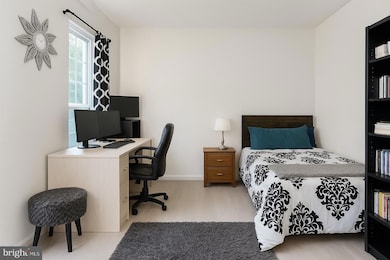 15489 Marsh Overlook Dr, Woodbridge, VA 22191 - photo 3