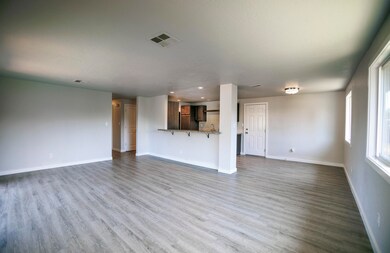 925 Crest Dr -04
