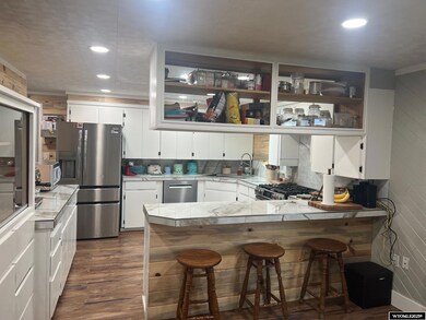 213 E Kendrick St, Rawlins, WY 82301 - photo 4