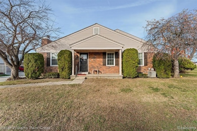 15895 Cambridge Dr unit 1, Clinton Township, MI 48038 - photo 2