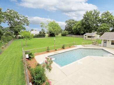 Back03 Pool Pole Mounted