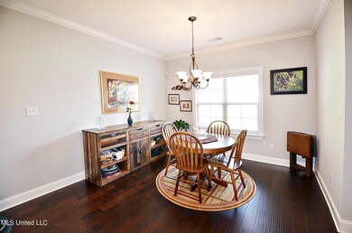 Breakfast/Dining Area
