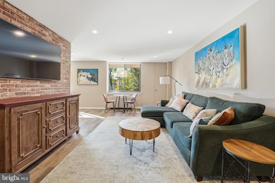 4390 Lorcom Ln unit 402, Arlington, VA 22207 - photo 3