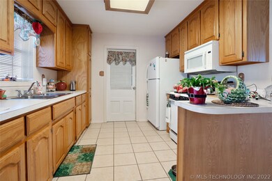 795 5th St, Wilson, OK 73463 - photo 5