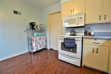 324 W 11th St, Auburn, IN 46706 - photo 6