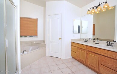 Master Bath w/Garden Tub