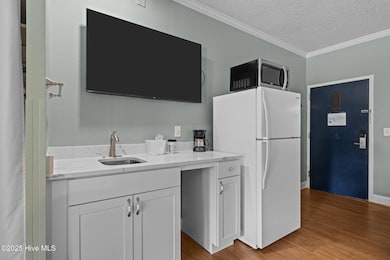 135 Palm Suites