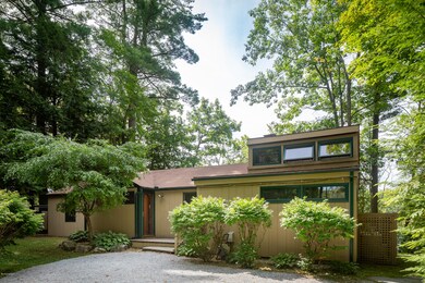 ENTRANCE TO THE PROPERTY