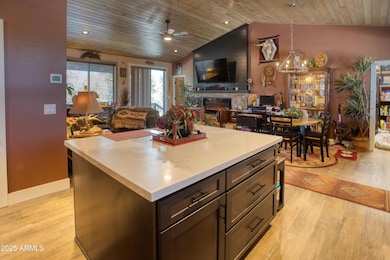 Kitchen & Dining