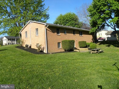 18124 Clearway Dr, Hagerstown, MD 21740 - photo 5