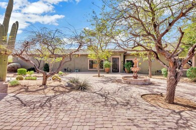 Beautiful and Private Front Courtyard
