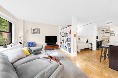 345 E 52nd St unit 4A, New York, NY 10022 - photo 2