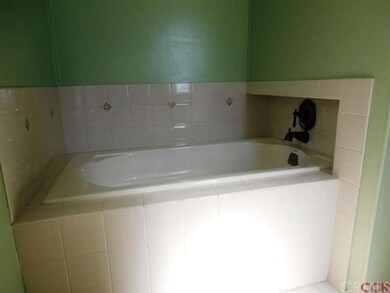 Nice jet tub in Mater bathroom