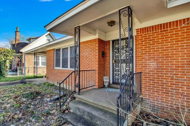 702 Walnut St-8