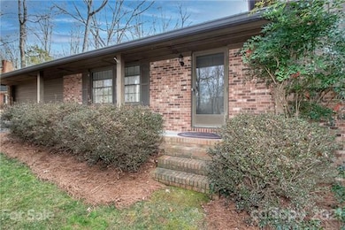 2512 Heritage Cir, Statesville, NC 28625 - photo 3