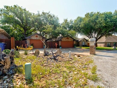 3803 Aqua Vista Ct, Granbury, TX 76049 - photo 2