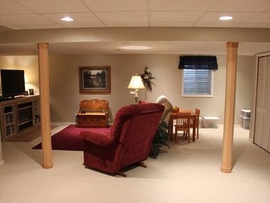 107 Pine Hill Dr, North Aurora, IL 60542 - photo 2