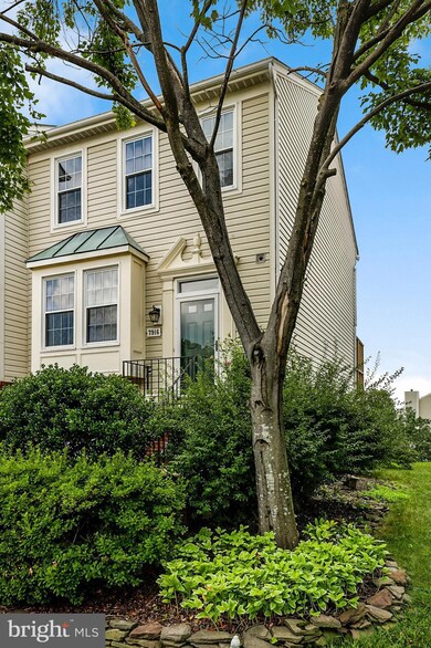 7916 Brightmeadow Ct, Ellicott City, MD 21043 - photo 2