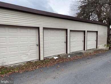448 S 2nd St, Chambersburg, PA 17201 - photo 4
