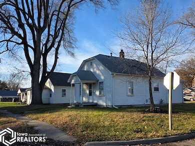 927 E Mary St, Ottumwa, IA 52501 - photo 2