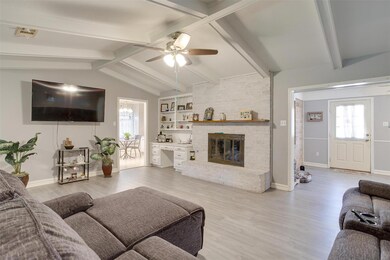 913 S Colonial Dr, Cleburne, TX 76033 - photo 7