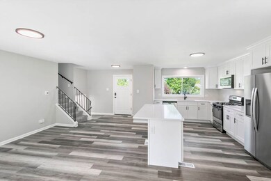 18014 Chantilly Ln, Hazel Crest, IL 60429 - photo 6