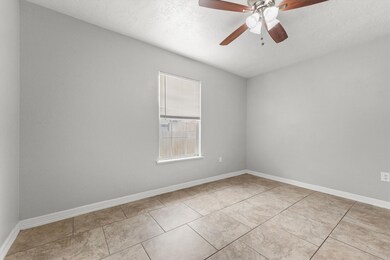 1003 Melbourne St unit 2, Houston, TX 77022 - photo 5