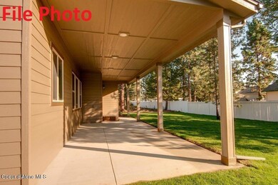 Covered Patio (2)