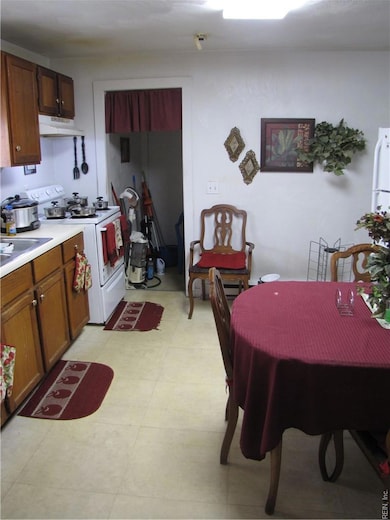 308 Hogart St, Franklin, VA 23851 - photo 6