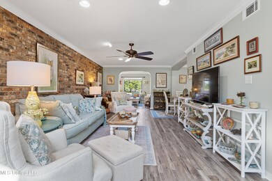 GULF OAKS-U40-LV RM3