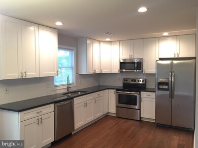 41 Hickory Ln, Colonial Beach, VA 22443 - photo 2