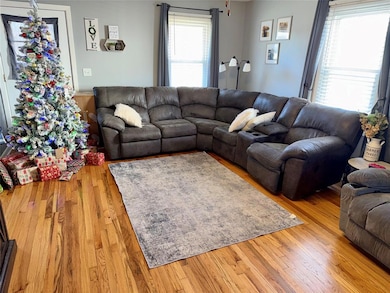 302 N Columbus St, Pleasantville, IA 50225 - photo 3