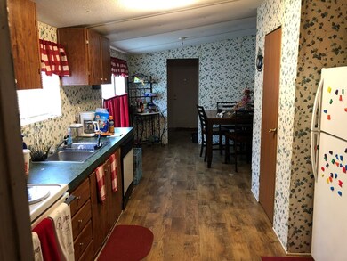 356 Thompson Rd, Fitzgerald, GA 31750 - photo 3