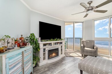 Living area with a ceiling fan, ornamental molding