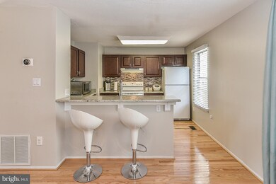 2343 Hunters Square Ct, Reston, VA 20191 - photo 7