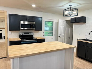 906 Woodbourne Dr, New Albany, IN 47150 - photo 3