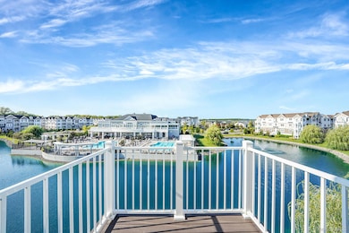 29304 Spruce Pond Cir, Plainview, NY 11803 - photo 3