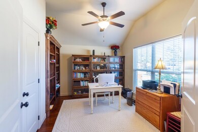 219 Captains Ct, Granbury, TX 76049 - photo 4