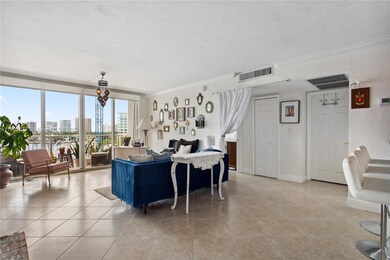 LIVING/GREAT ROOM