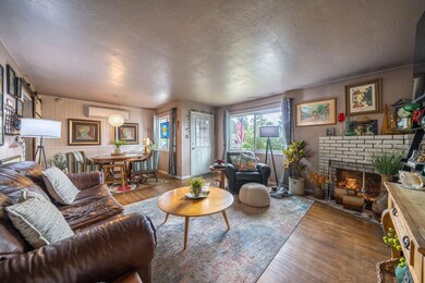 1344 Jefferies Ave-front room looking at