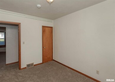 1507 W 37th St, Davenport, IA 52806 - photo 7