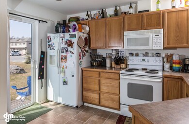 194 Rusty Alan Place 3-large-008-Kitchen