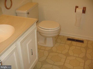 2422 Hyannis Ln, Crofton, MD 21114 - photo 2