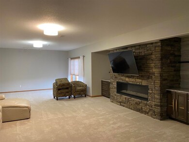 2710 Northview Ln, Cedar Falls, IA 50613 - photo 4