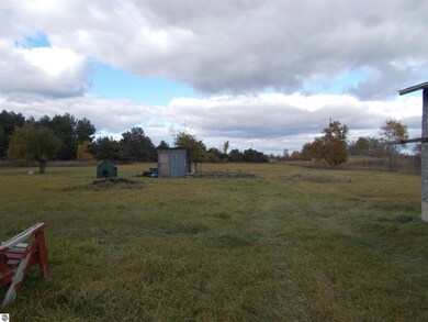 4266 Turtle Rd, Turner, MI 48765 - photo 4