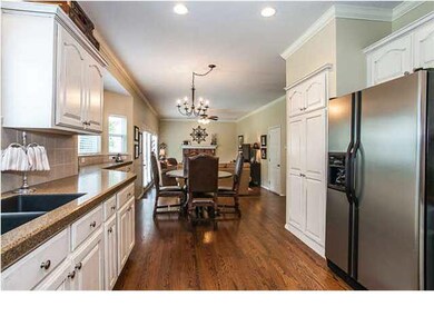 Kitchen & Eating Space