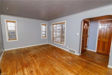 18421 Maple Heights Blvd, Maple Heights, OH 44137 - photo 3