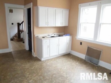 1137 E 15th St, Davenport, IA 52803 - photo 4
